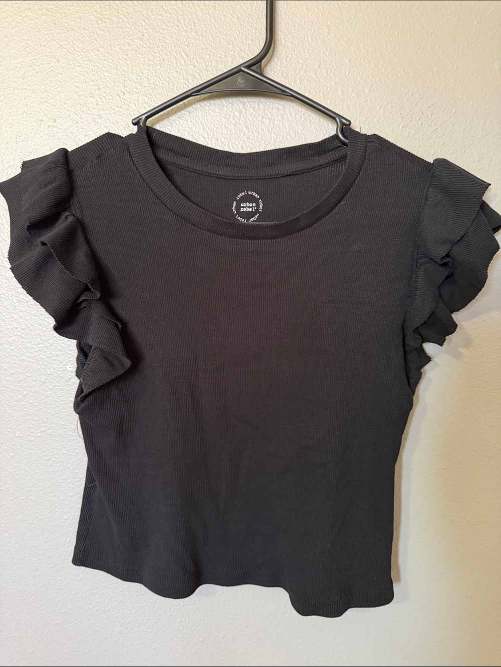 Women’s urban rebel Ruffle Sleeve Black Crop Top